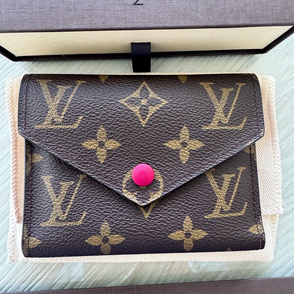 Louis Vuitton Victorine Wallet in Monogram Fuschia - Picture 3 of 12
